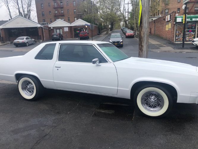Oldsmobile-98-1977-Alpine-White-Sky-Blue-Crushed-Vel-2
