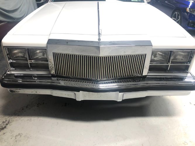 Oldsmobile-98-1977-Alpine-White-Sky-Blue-Crushed-Vel-3