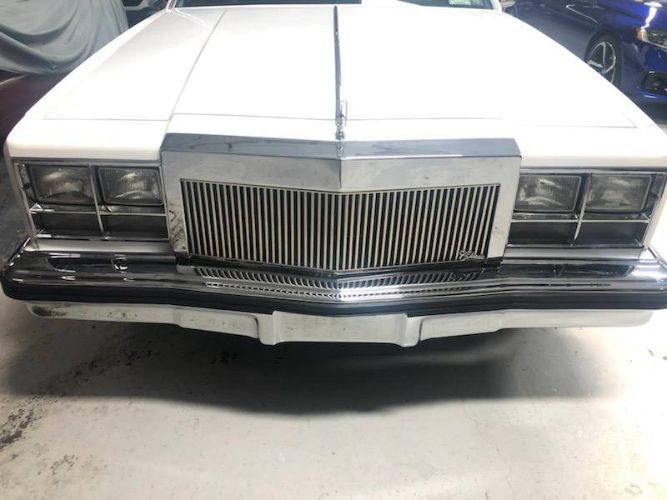 Oldsmobile-98-1977-Alpine-White-Sky-Blue-Crushed-Vel-7