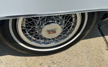 Oldsmobile-98-1982-Silvergray-Blue-Velour-15