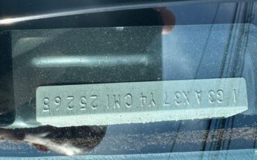 Oldsmobile-98-1982-Silvergray-Blue-Velour-25