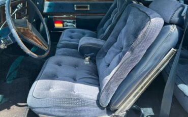 Oldsmobile-98-1982-Silvergray-Blue-Velour-28