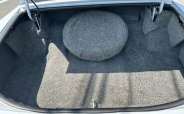 Oldsmobile-98-1982-Silvergray-Blue-Velour-6