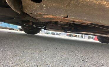 Oldsmobile-98-1982-Silvergray-Blue-Velour-8