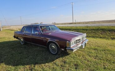 Oldsmobile-98-regency-1981-Burgundy-Burgundy-2