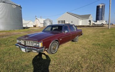 Oldsmobile-98-regency-1981-Burgundy-Burgundy-3
