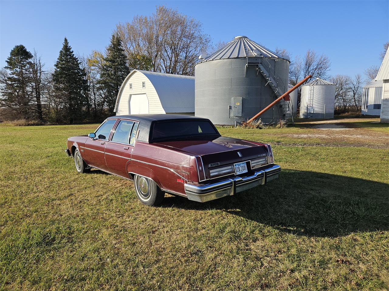 Oldsmobile-98-regency-1981-Burgundy-Burgundy-4