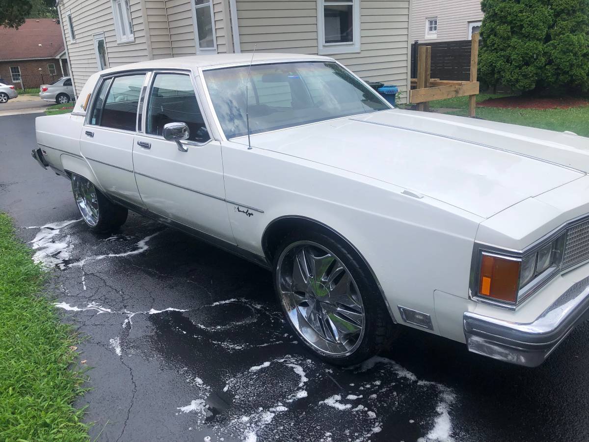 Oldsmobile-98-regency-1984-white-1
