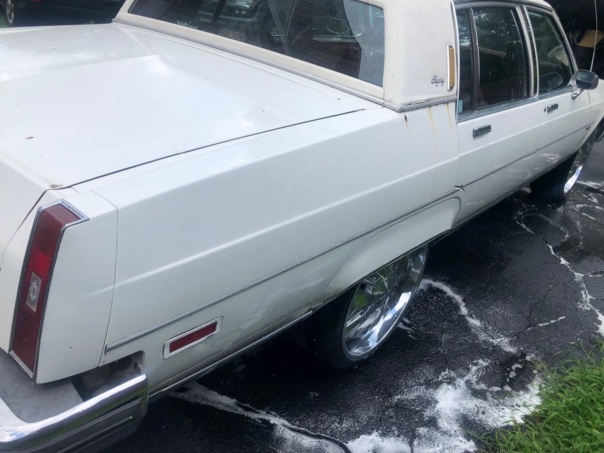 Oldsmobile-98-regency-1984-white-12