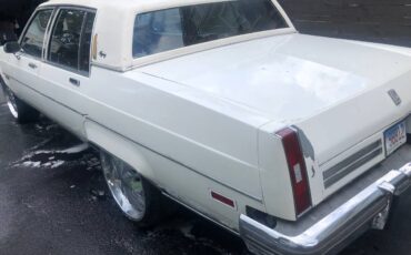 Oldsmobile-98-regency-1984-white-13