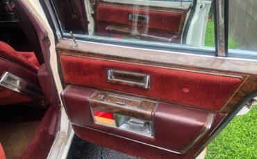 Oldsmobile-98-regency-1984-white-14