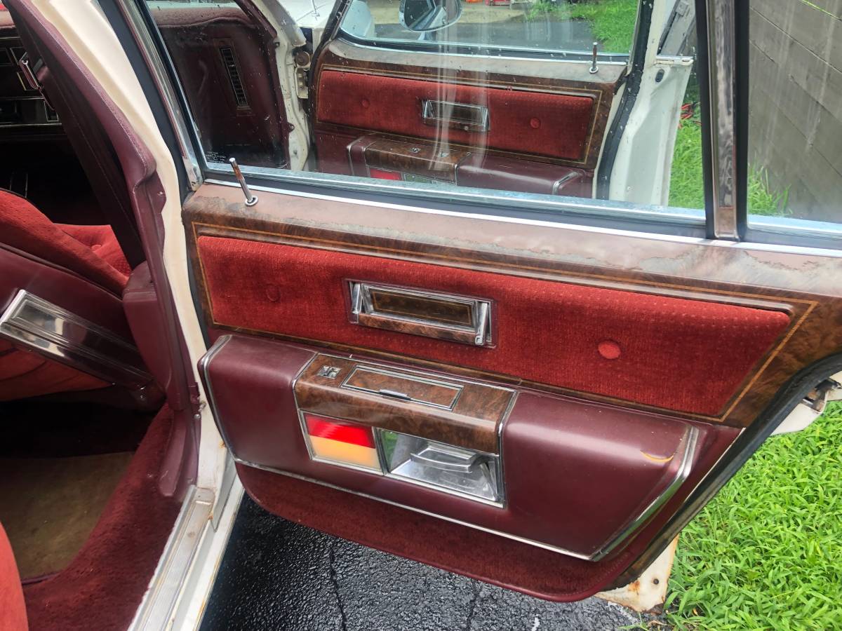 Oldsmobile-98-regency-1984-white-14