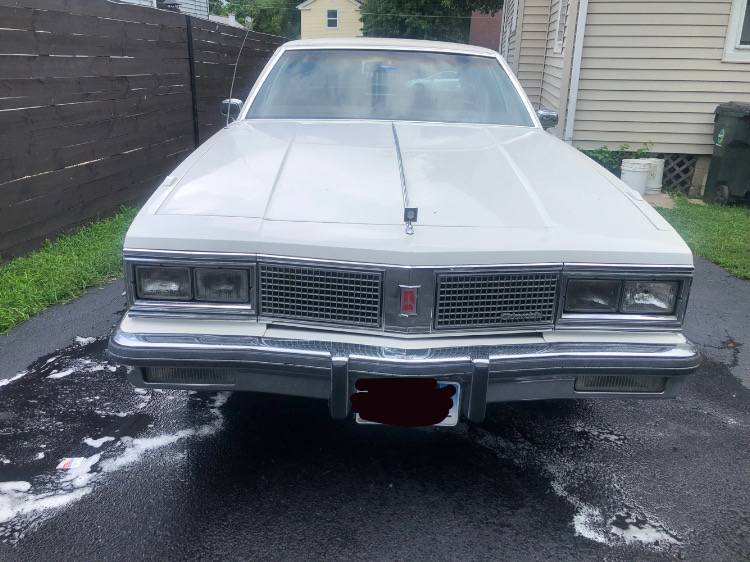 Oldsmobile-98-regency-1984-white-2