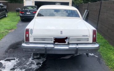Oldsmobile-98-regency-1984-white-3