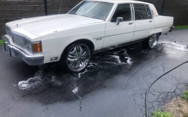 Oldsmobile-98-regency-1984-white