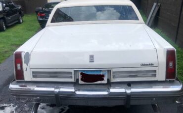 Oldsmobile-98-regency-1984-white-4