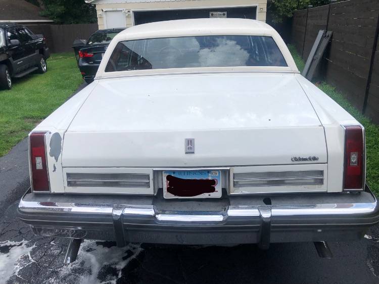Oldsmobile-98-regency-1984-white-4