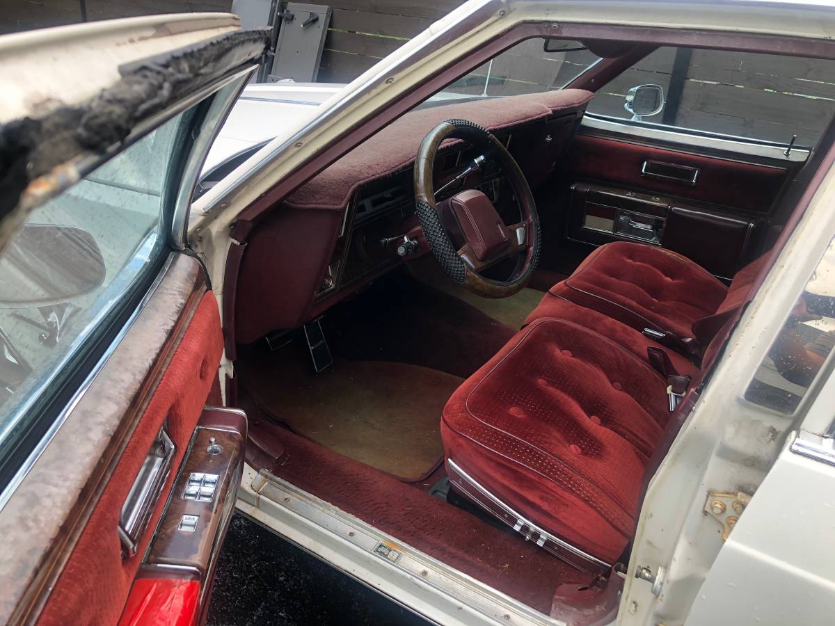 Oldsmobile-98-regency-1984-white-5