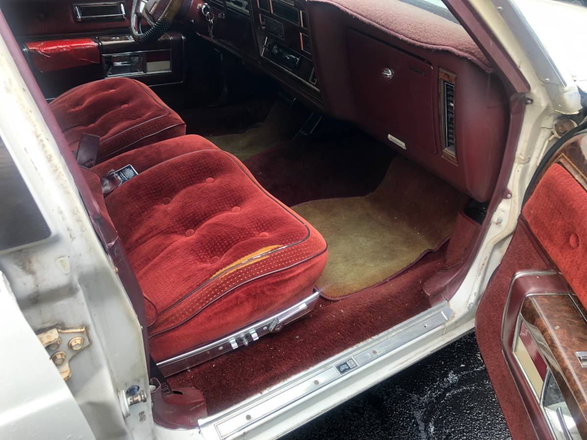 Oldsmobile-98-regency-1984-white-6