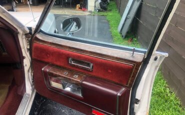 Oldsmobile-98-regency-1984-white-7