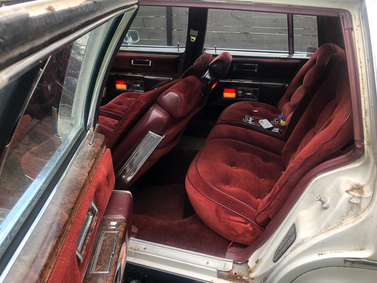 Oldsmobile-98-regency-1984-white-8