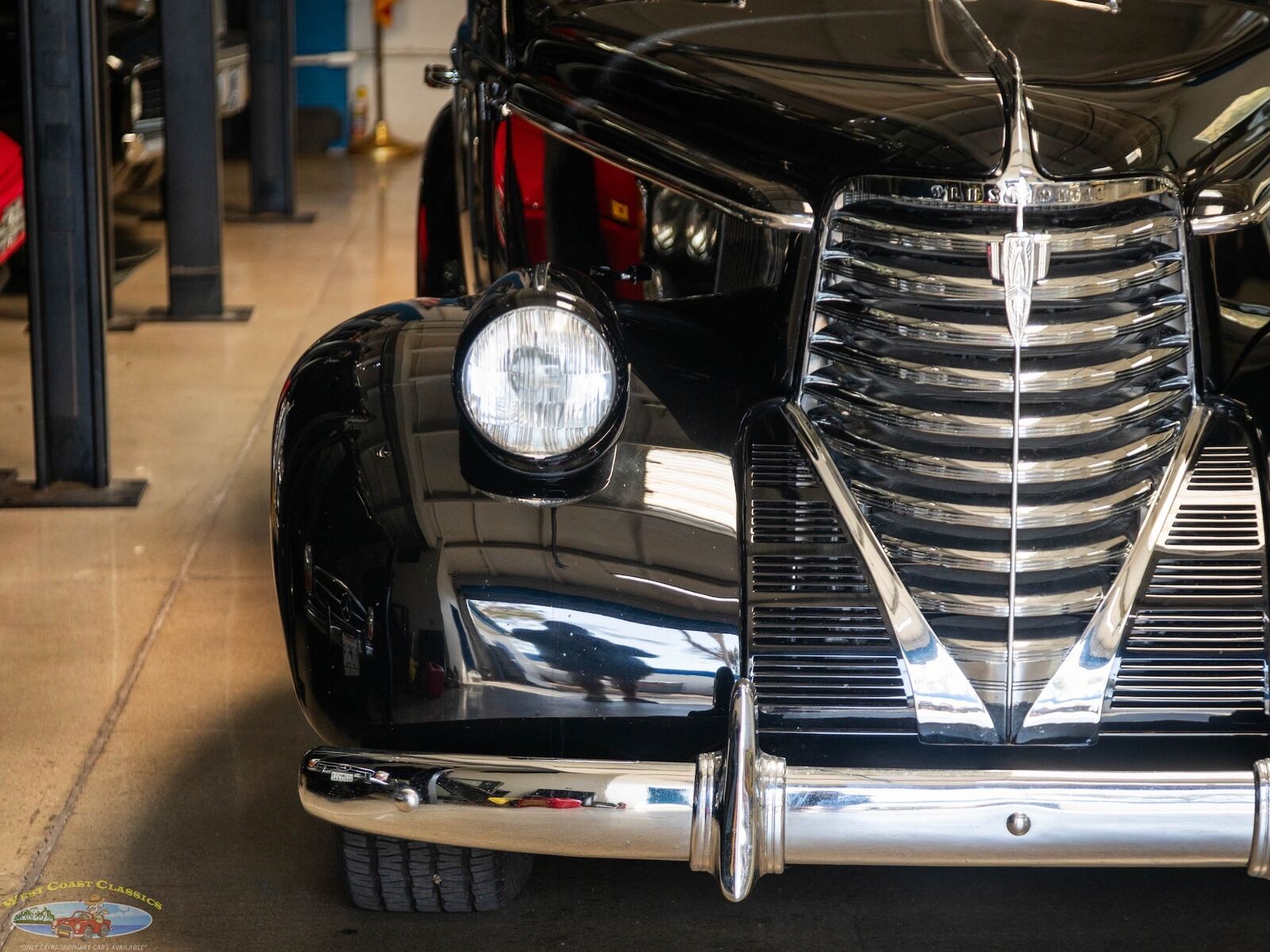 Oldsmobile-Custom-LS3-V8-Model-F38-Touring-1938-4-Door-Sedan-13
