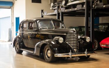 Oldsmobile-Custom-LS3-V8-Model-F38-Touring-1938-4-Door-Sedan-9