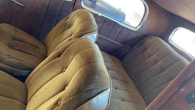 Oldsmobile-Custom-cruiser-1933-Brown-Brown-13