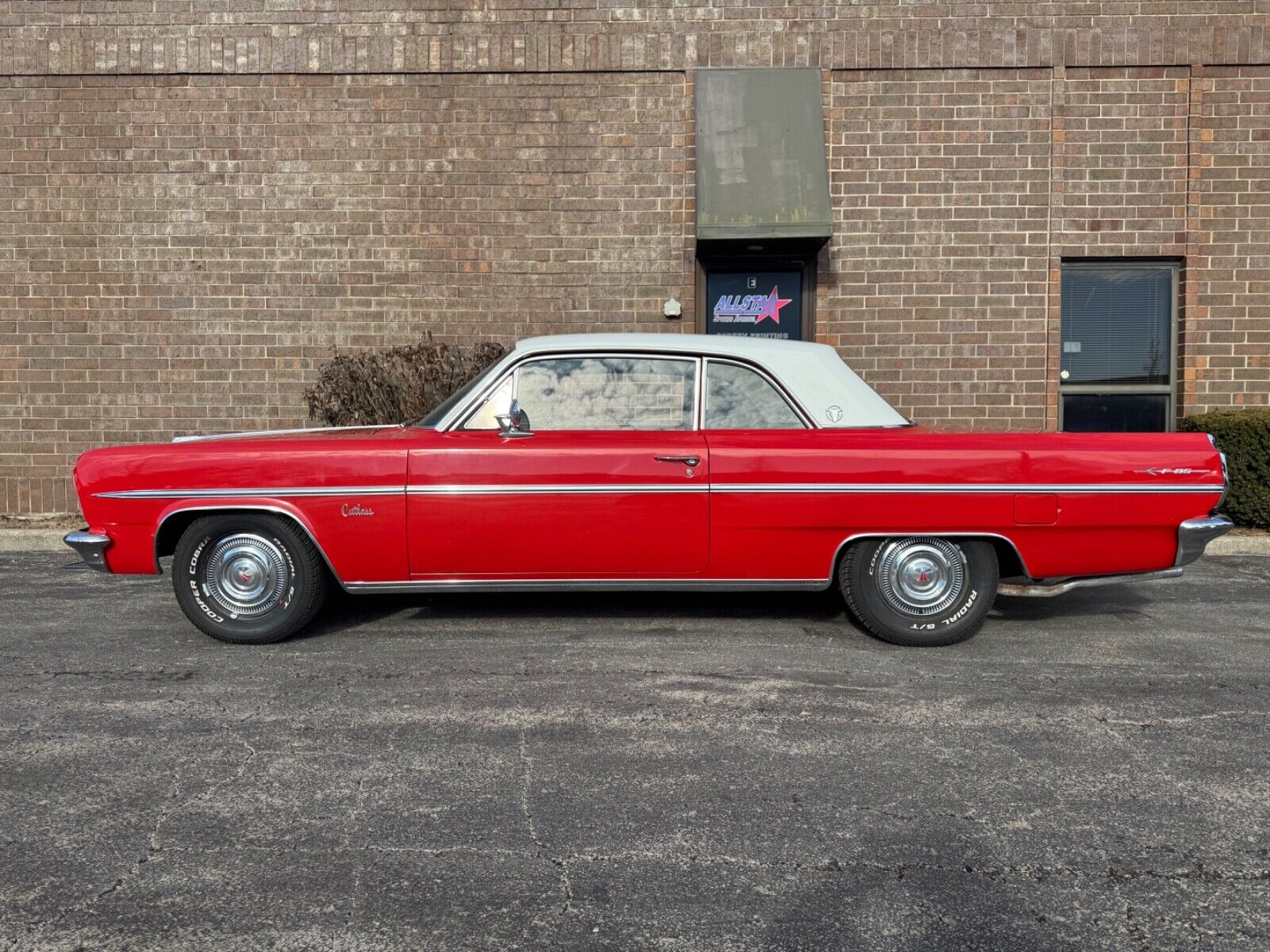 Oldsmobile-Cutlass-1963-Coupe-2