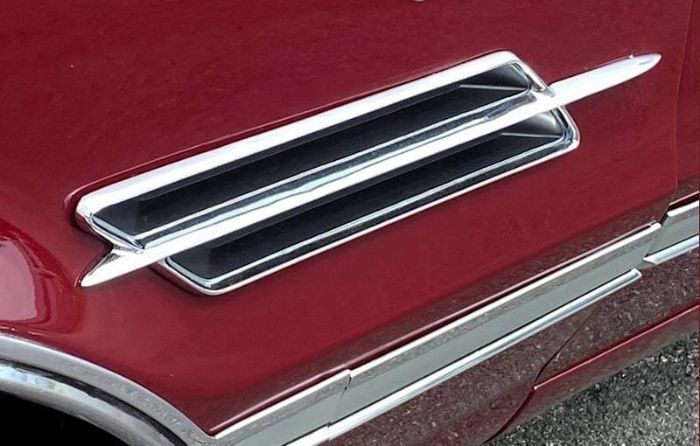 Oldsmobile-Cutlass-1966-MaroonBlack-Top-Black-Vinyl-12