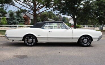 Oldsmobile-Cutlass-1966-white-1