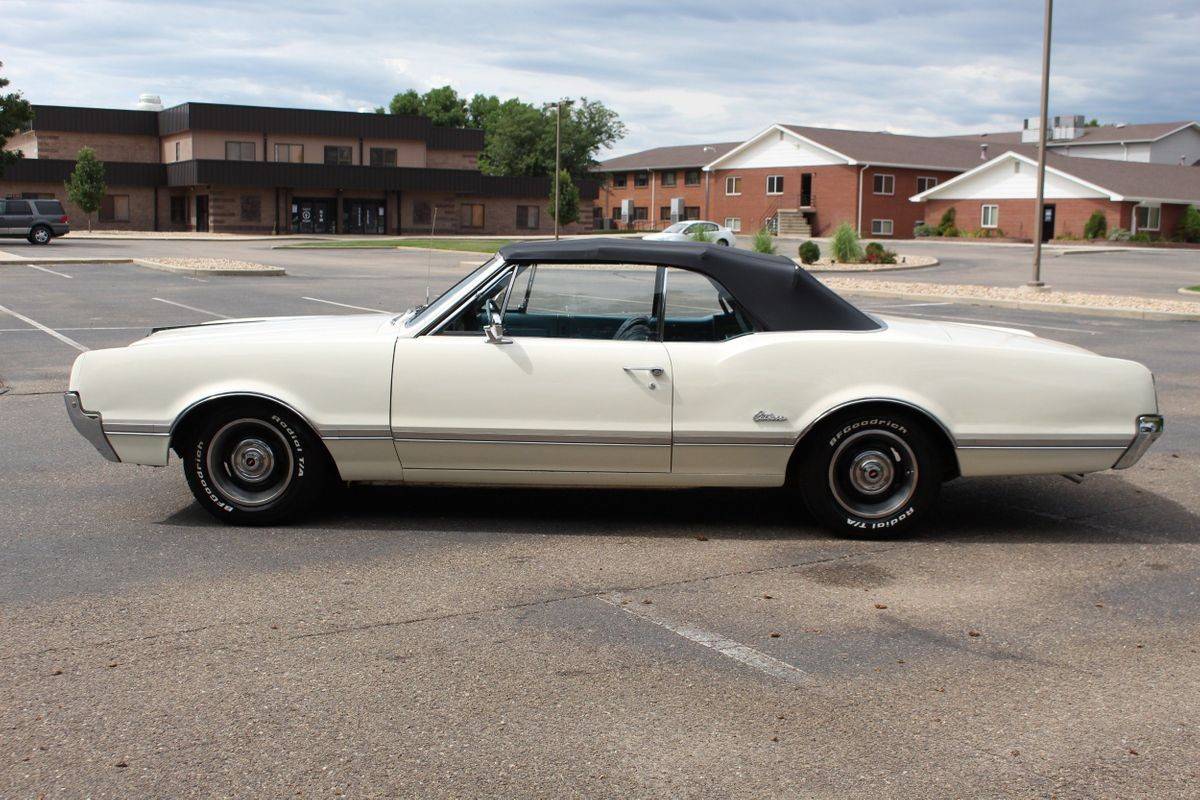 Oldsmobile-Cutlass-1966-white-6