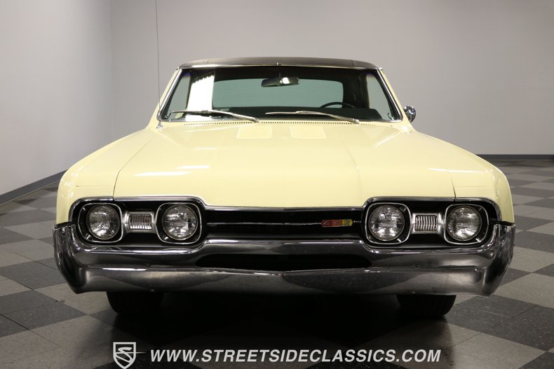 Oldsmobile-Cutlass-1967-Cameo-White-Black-20