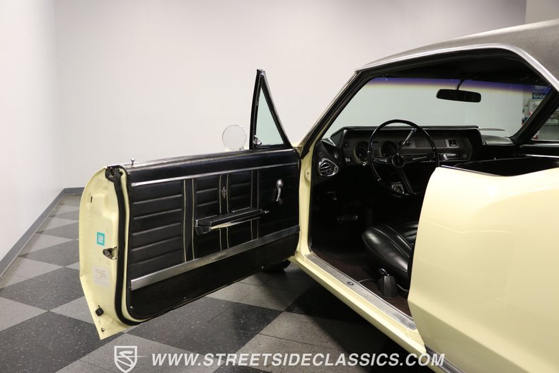 Oldsmobile-Cutlass-1967-Cameo-White-Black-43