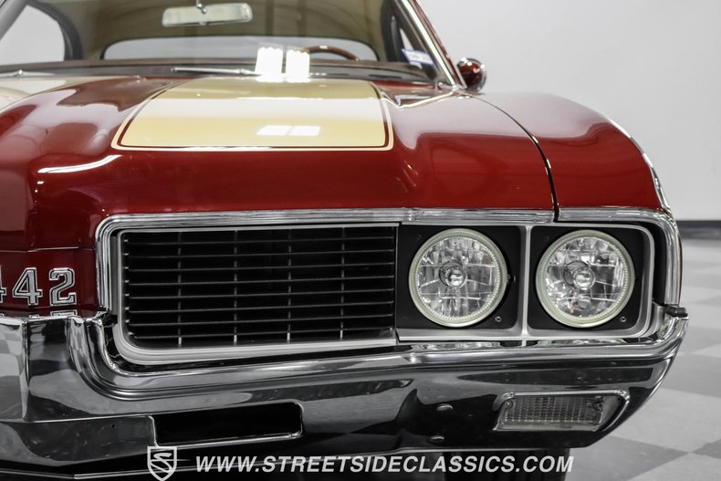 Oldsmobile-Cutlass-1969-Burgundy-Metallic-Cream-24