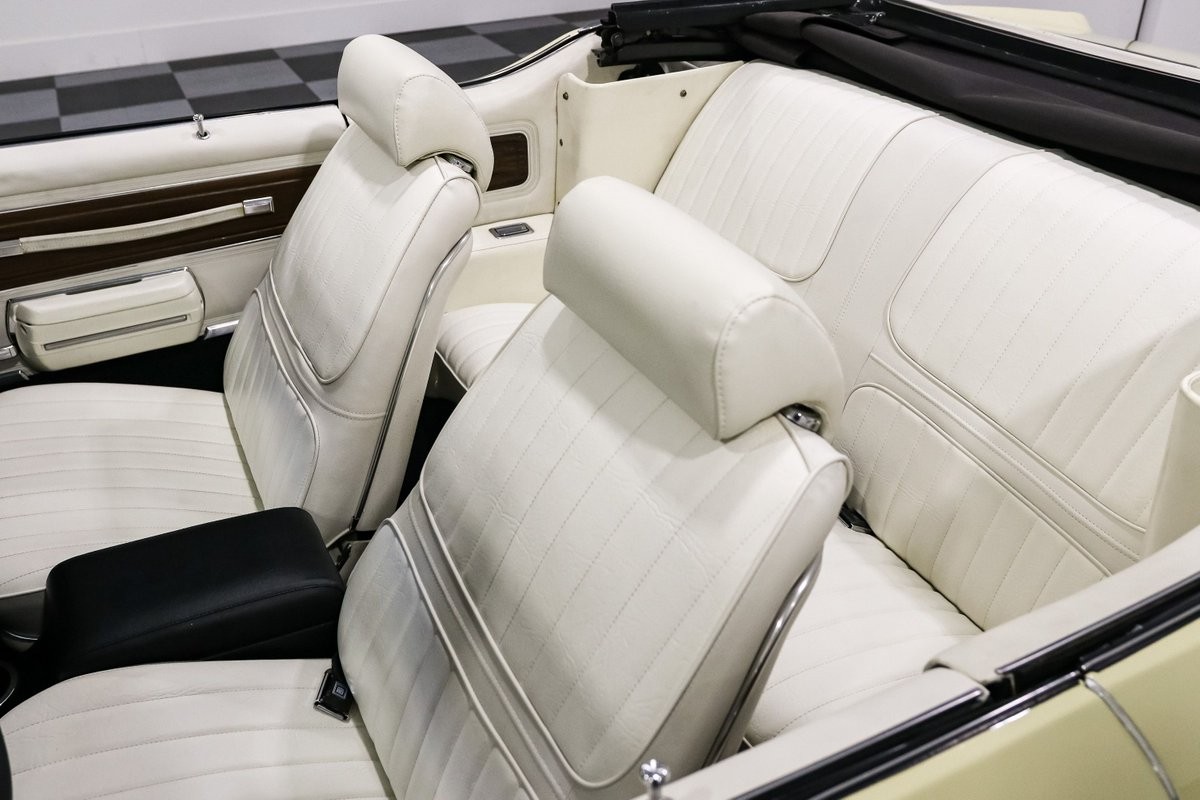 Oldsmobile-Cutlass-1972-Convertible-19