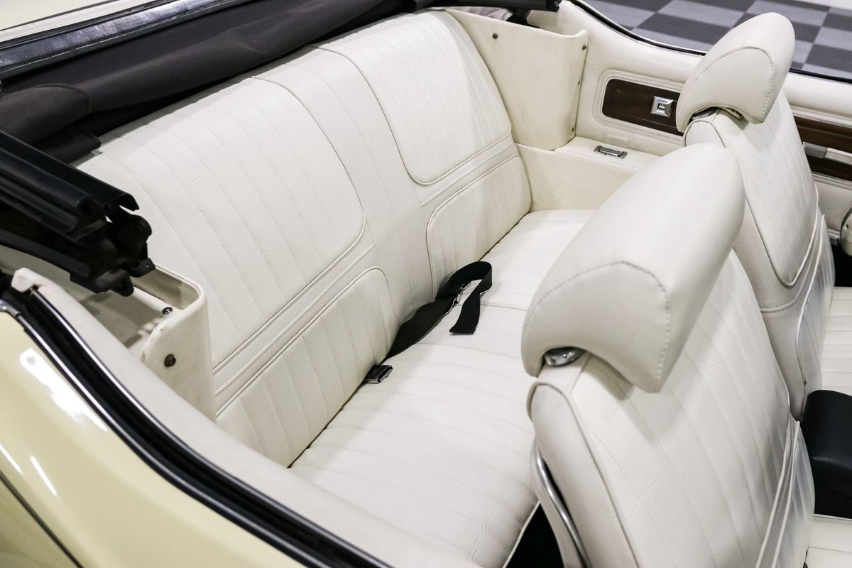 Oldsmobile-Cutlass-1972-Convertible-23