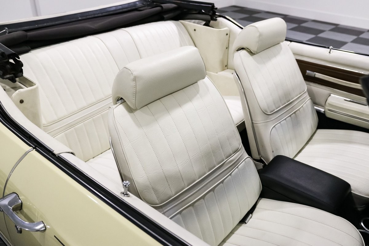 Oldsmobile-Cutlass-1972-Convertible-24