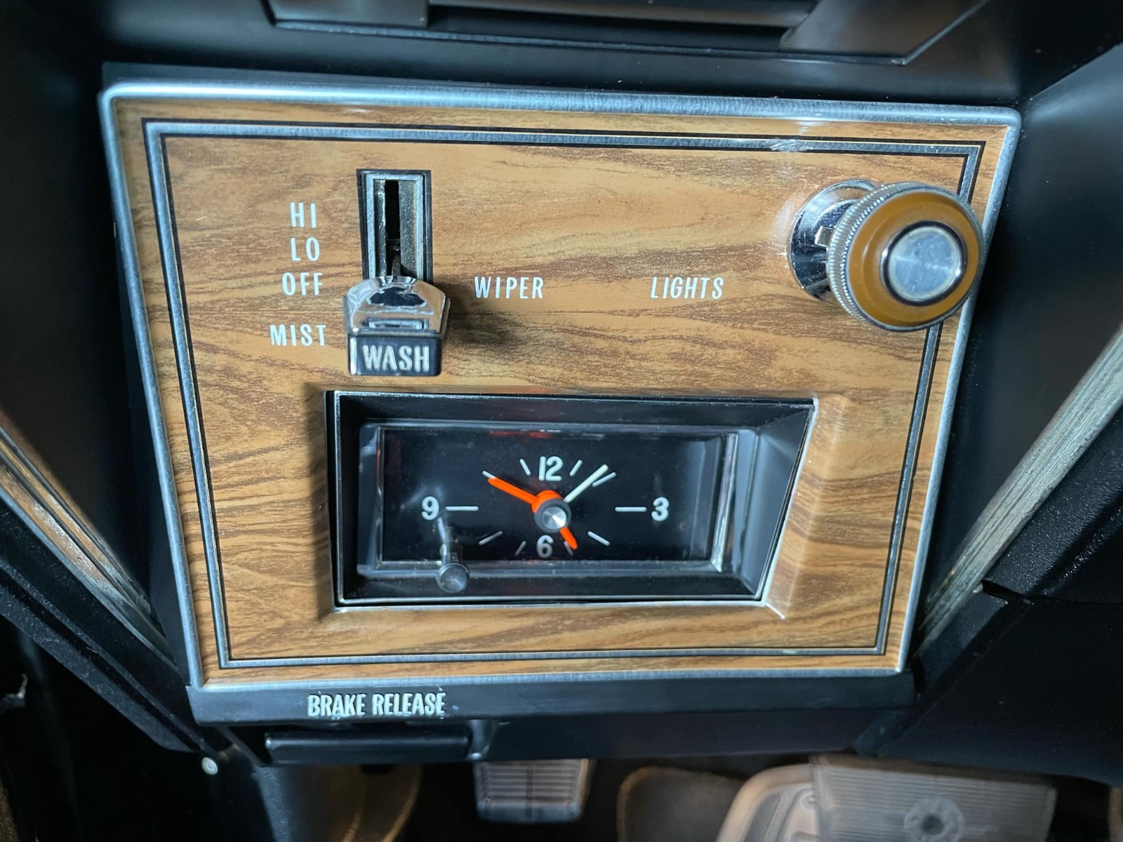 Oldsmobile-Cutlass-1975-Coupe-10