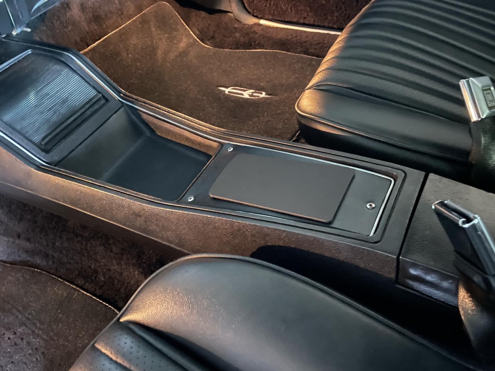 Oldsmobile-Cutlass-1975-Coupe-11