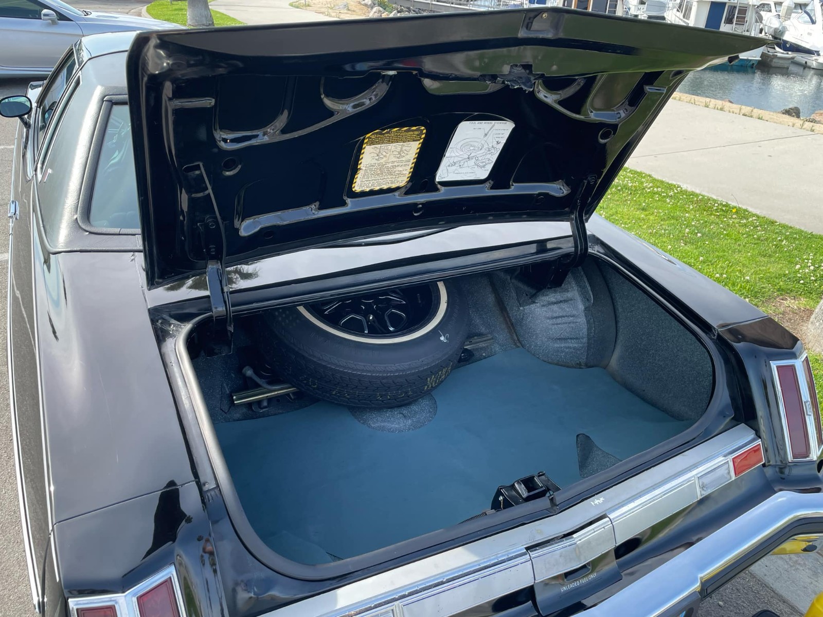 Oldsmobile-Cutlass-1975-Coupe-12