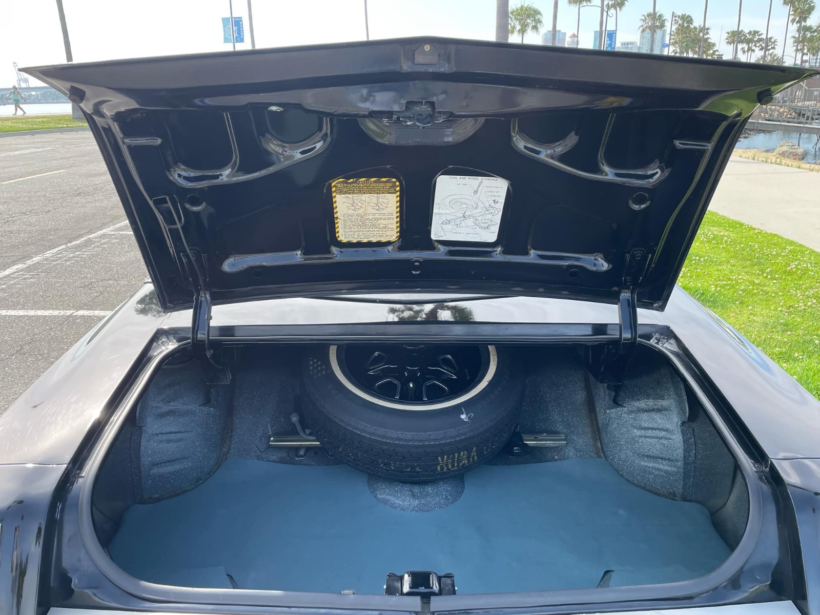 Oldsmobile-Cutlass-1975-Coupe-13