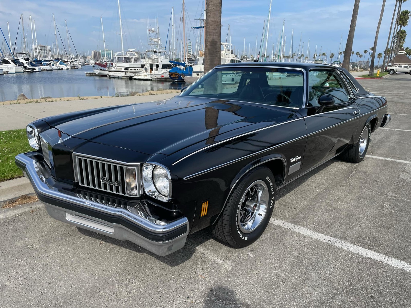 Oldsmobile-Cutlass-1975-Coupe-30