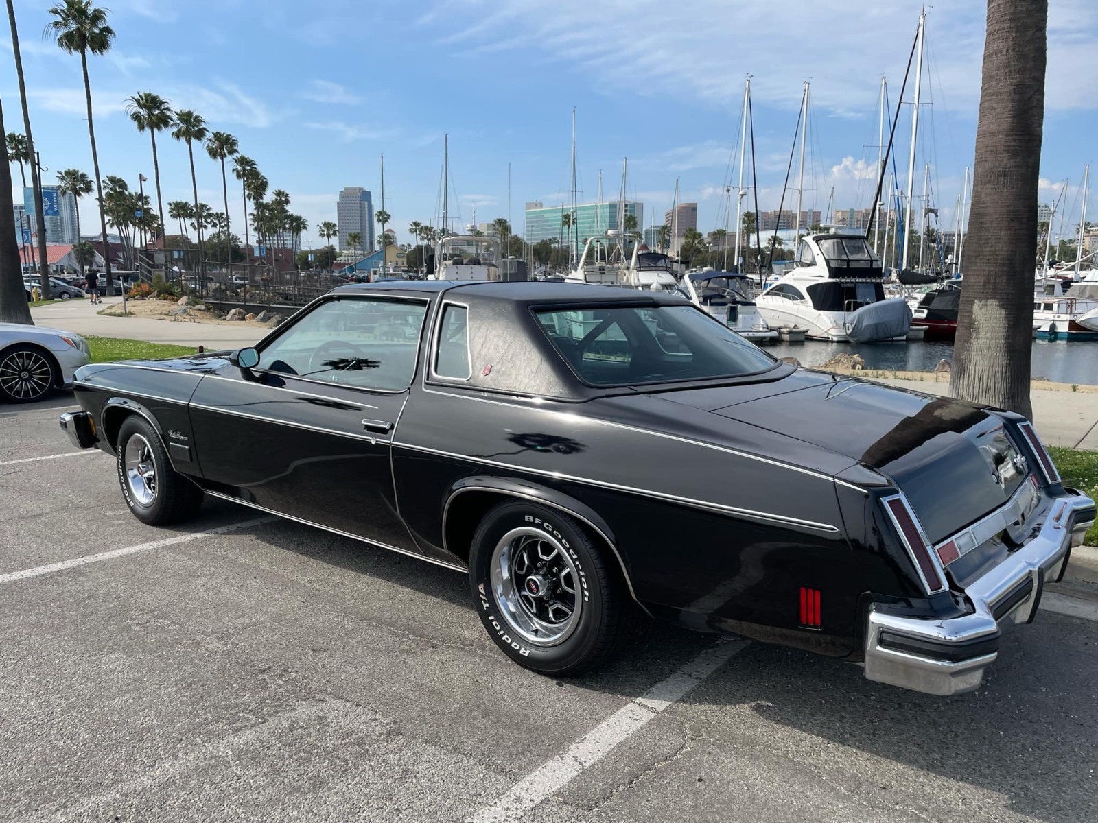 Oldsmobile-Cutlass-1975-Coupe-32