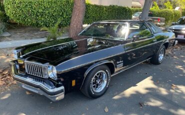 Oldsmobile-Cutlass-1975-Coupe