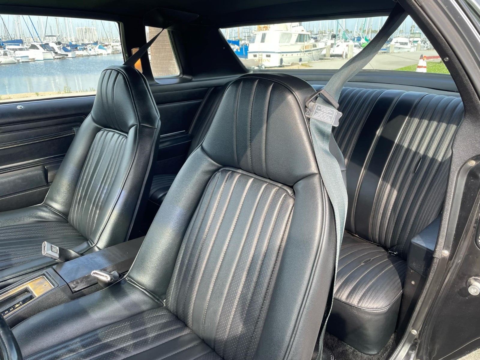 Oldsmobile-Cutlass-1975-Coupe-7