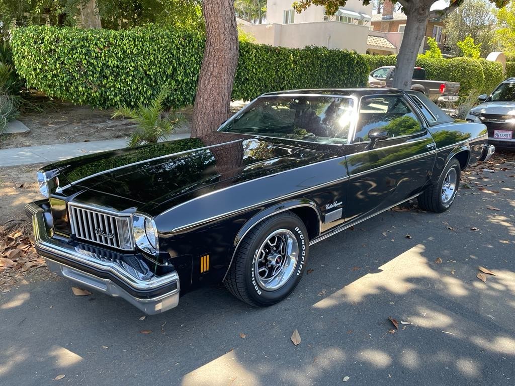 Oldsmobile-Cutlass-1975-Coupe