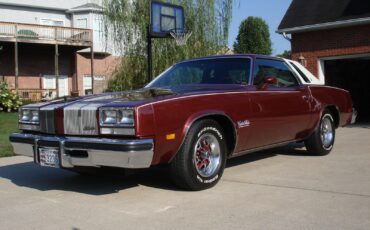 Oldsmobile-Cutlass-1976-Coupe-1