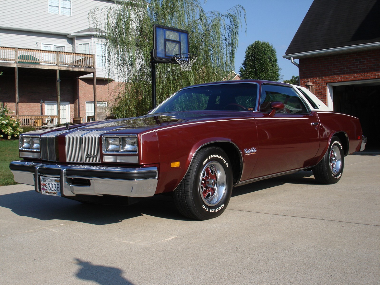 Oldsmobile-Cutlass-1976-Coupe-1