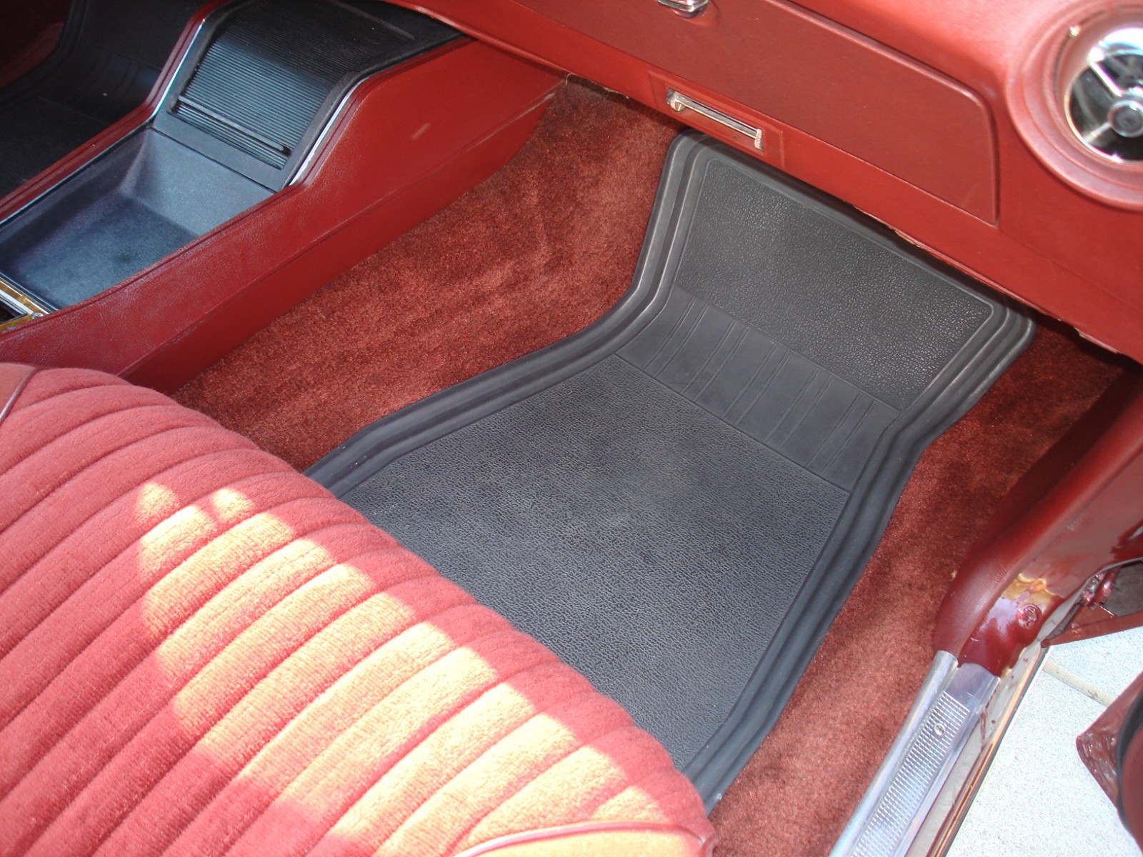 Oldsmobile-Cutlass-1976-Coupe-11